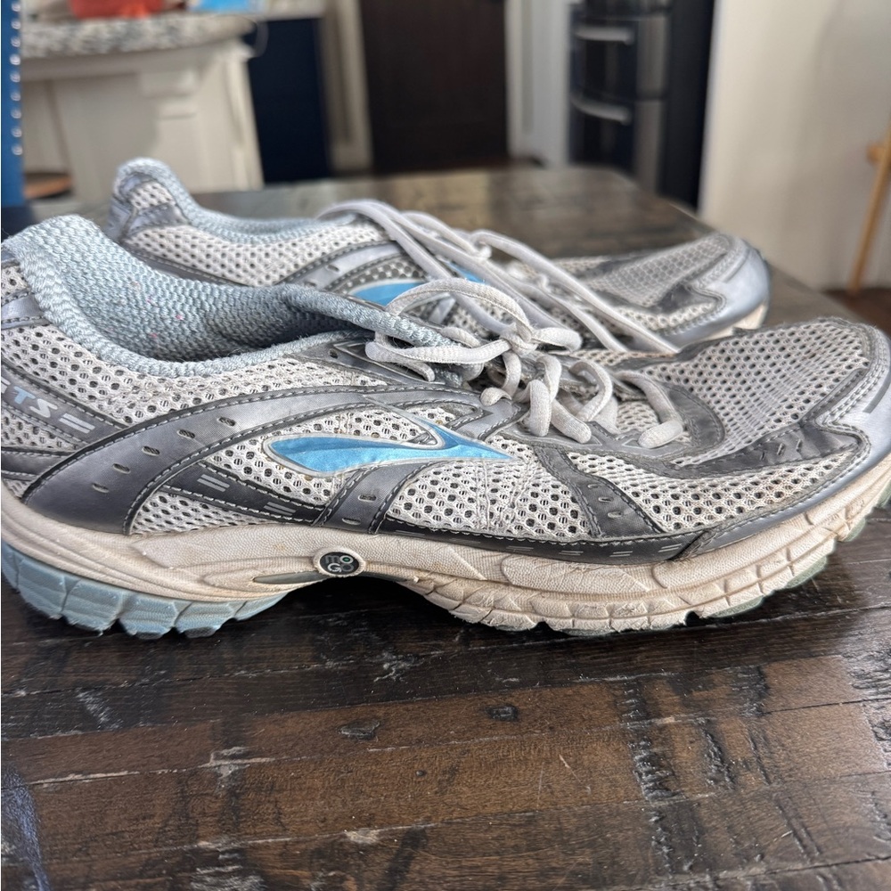 Brooks Women's Gray Running Shoes